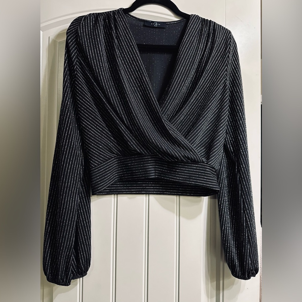 Cropped long sleeved blouse